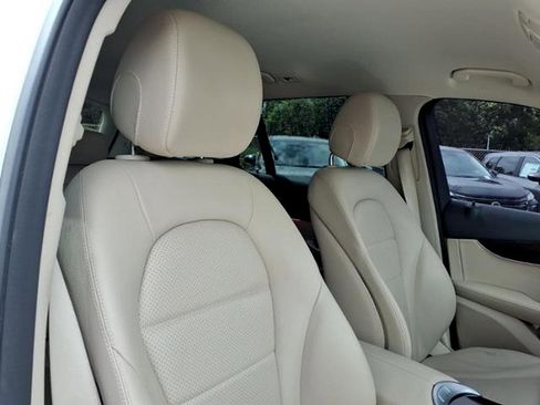 Used 2021 Mercedes-Benz GLC 300 image 11