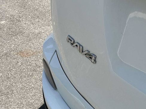 Used 2017 Toyota RAV4 LE AWD/4WD image 25