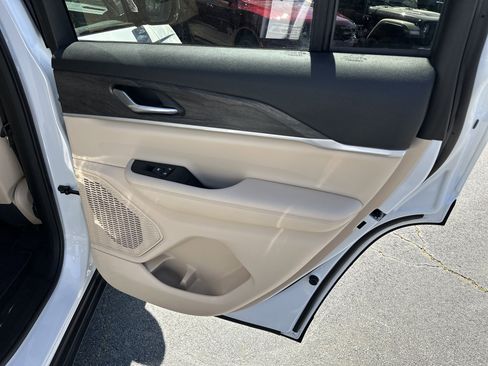 Used 2025 Jeep Grand Cherokee Limited image 19