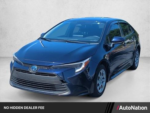 Used 2025 Toyota Corolla LE FWD image 1