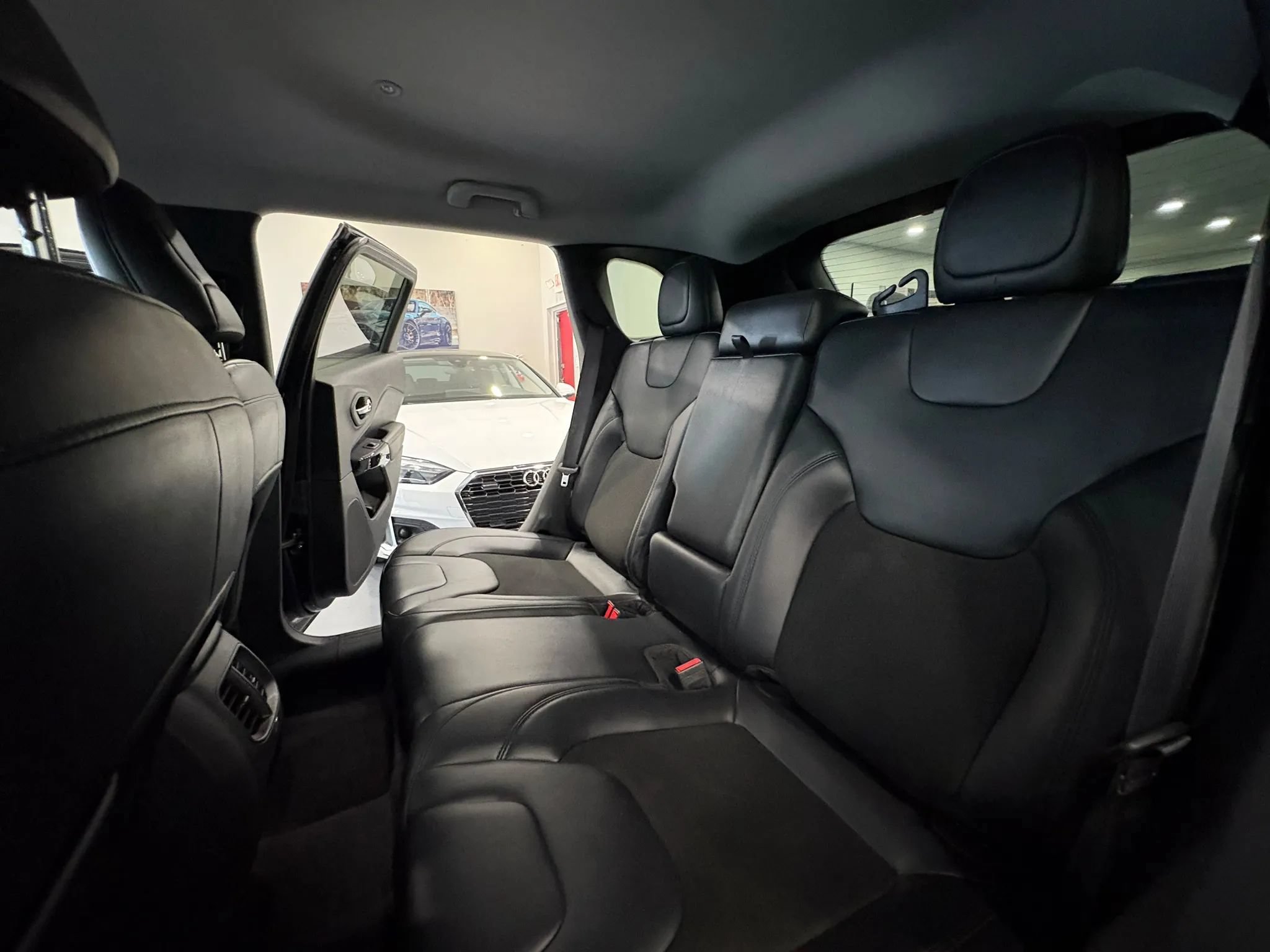 Used 2020 Jeep Cherokee Latitude Plus AWD/4WD image 12
