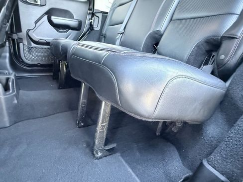 Used 2021 Jeep Wrangler Unlimited Rubicon w/ Xtreme Recon 35" Tire Package image 31