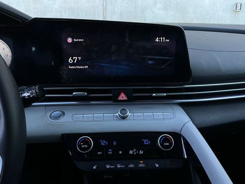 Used 2021 Hyundai Elantra Limited image 26