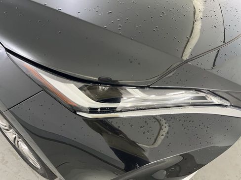 Used 2022 Toyota Venza Limited image 35