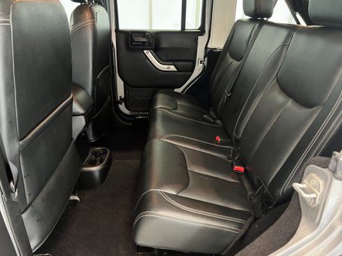 Used 2015 Jeep Wrangler Unlimited Sahara w/ Dual Top Group AWD/4WD image 25