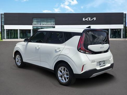 Certified 2025 Kia Soul LX w/ LX Technology Package FWD image 3