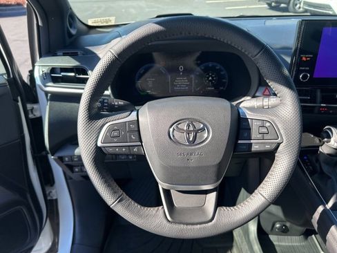 Used 2025 Toyota Sienna Platinum image 20