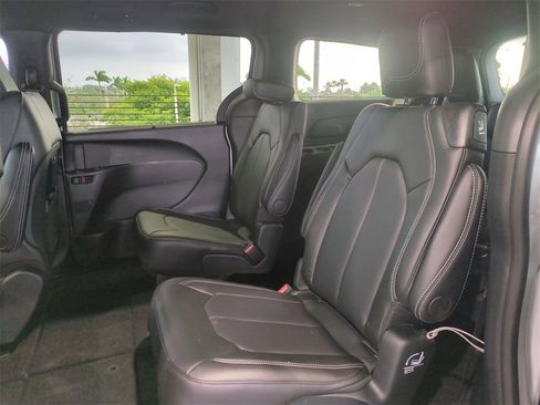 New 2026 Chrysler Pacifica Select image 15