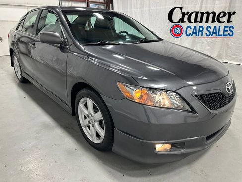 Used 2009 Toyota Camry SE FWD image 1