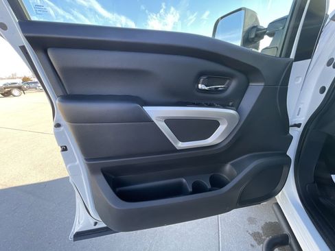 Used 2021 Nissan Titan SV w/ SV Convenience Package AWD/4WD image 22
