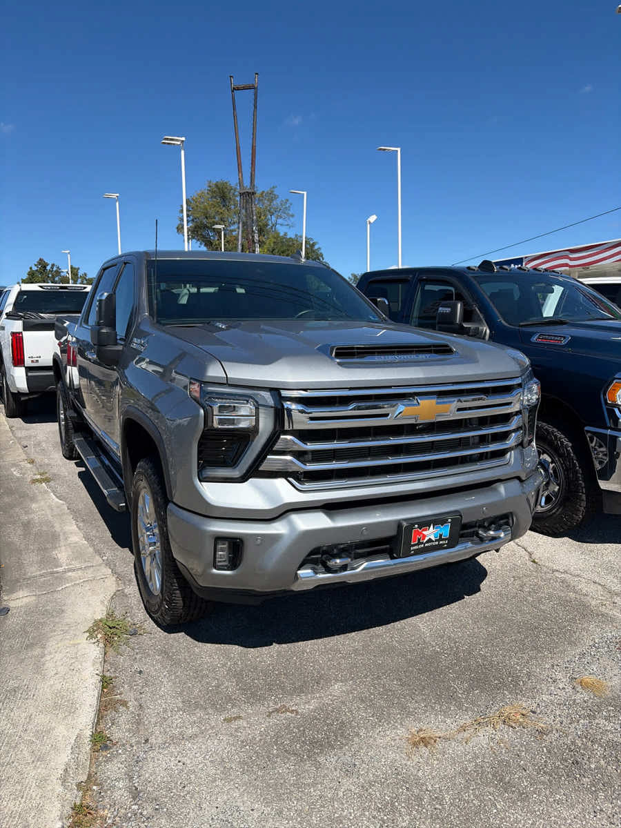 Used 2024 Chevrolet Silverado 2500 High Country w/ High Country Premium Package AWD/4WD image 12