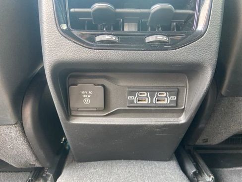 Used 2023 Jeep Grand Cherokee Altitude image 15