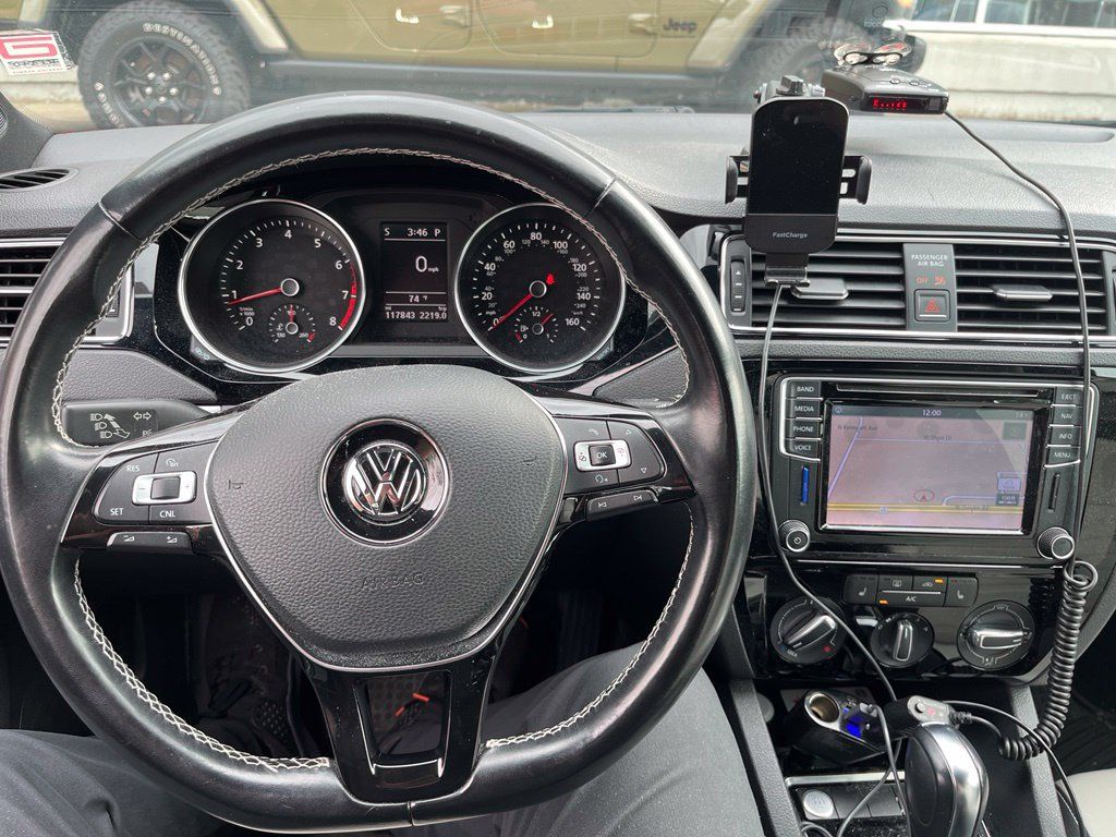 Used 2016 Volkswagen Jetta Sport w/ Lighting Package FWD image 10