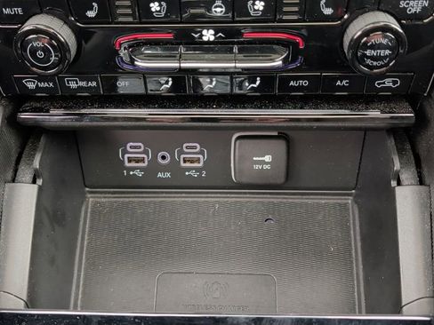 Used 2024 Jeep Grand Cherokee Limited w/ Luxury Tech Group II image 19