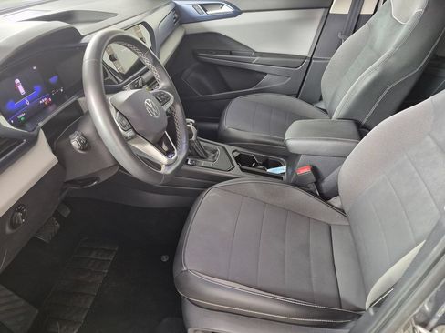 Used 2023 Volkswagen Taos SE w/ Panoramic Sunroof Package FWD image 21