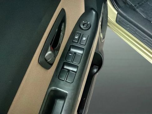 Used 2010 Kia Soul ! FWD image 14