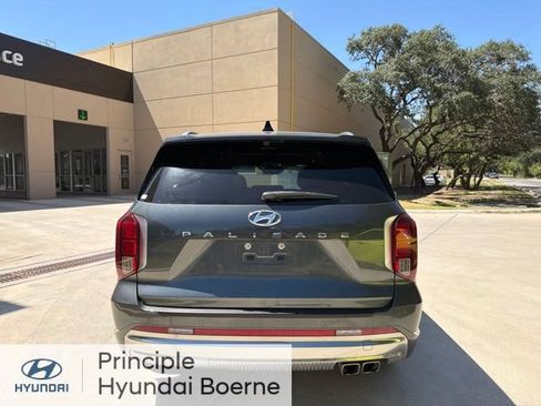 Used 2023 Hyundai Palisade Calligraphy FWD image 3