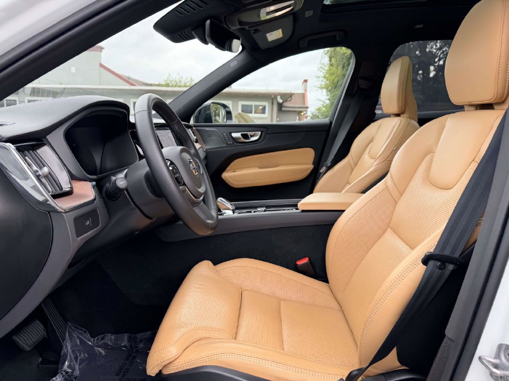 Used 2024 Volvo XC60 B5 Ultimate w/ Protection Package Premier AWD/4WD image 20
