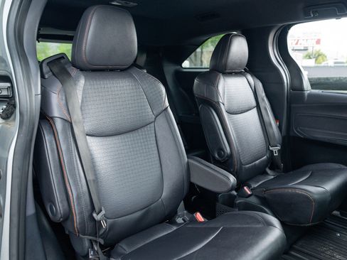 Used 2023 Toyota Sienna XSE FWD image 24