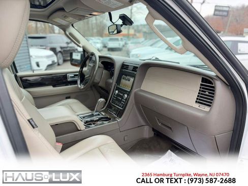 Used 2017 Lincoln Navigator Select image 4