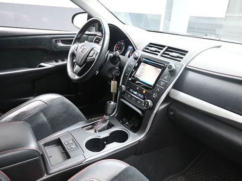 Used 2015 Toyota Camry XSE FWD image 31