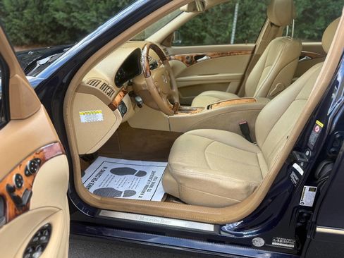 Used 2009 Mercedes-Benz E 350 4MATIC Sedan image 22