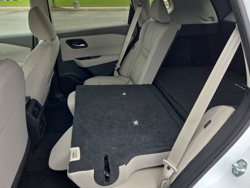 Used 2024 Nissan Rogue SV FWD image 15