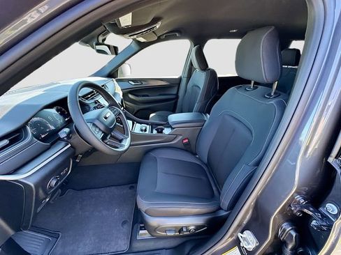 New 2025 Jeep Grand Cherokee L Laredo image 14