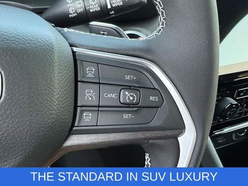 New 2025 Jeep Grand Cherokee Limited w/ Black Appearance Package image 14