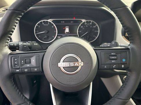 Used 2022 Nissan Rogue SL w/ SL Premium Package image 16