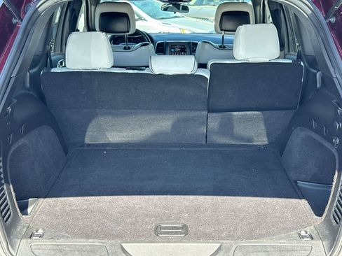 Used 2018 Jeep Grand Cherokee Laredo AWD/4WD image 18