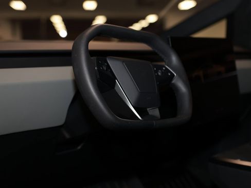 Used 2024 Tesla Cybertruck AWD Crew Cab image 24