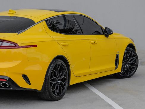 Used 2018 Kia Stinger GT2 AWD/4WD image 14