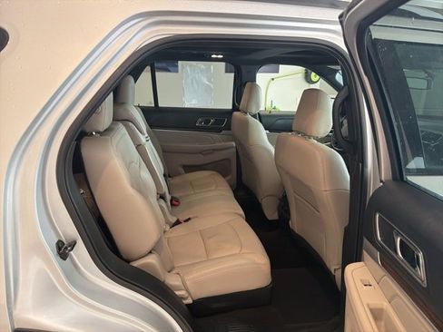 Used 2019 Ford Explorer Limited w/ Class III Trailer Tow Package image 17