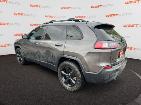Used 2020 Jeep Cherokee Latitude Plus image 3