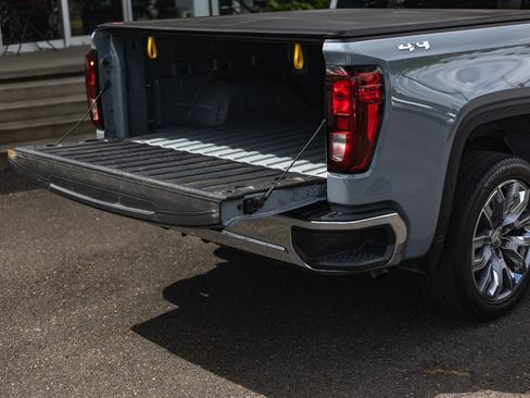 Used 2025 GMC Sierra 1500 Pro w/ Convenience Package AWD/4WD image 9
