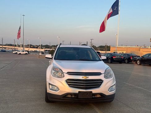 Used 2017 Chevrolet Equinox LT FWD image 4