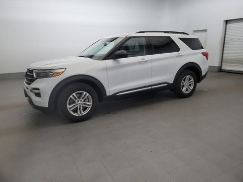 Used 2023 Ford Explorer XLT w/ Equipment Group 202A image 2