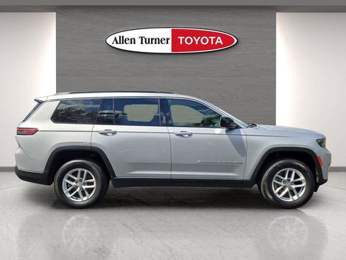 Used 2024 Jeep Grand Cherokee L Laredo w/ Luxury Tech Group I image 11