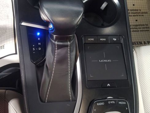 Used 2019 Lexus UX 250h w/ Premium Package image 16