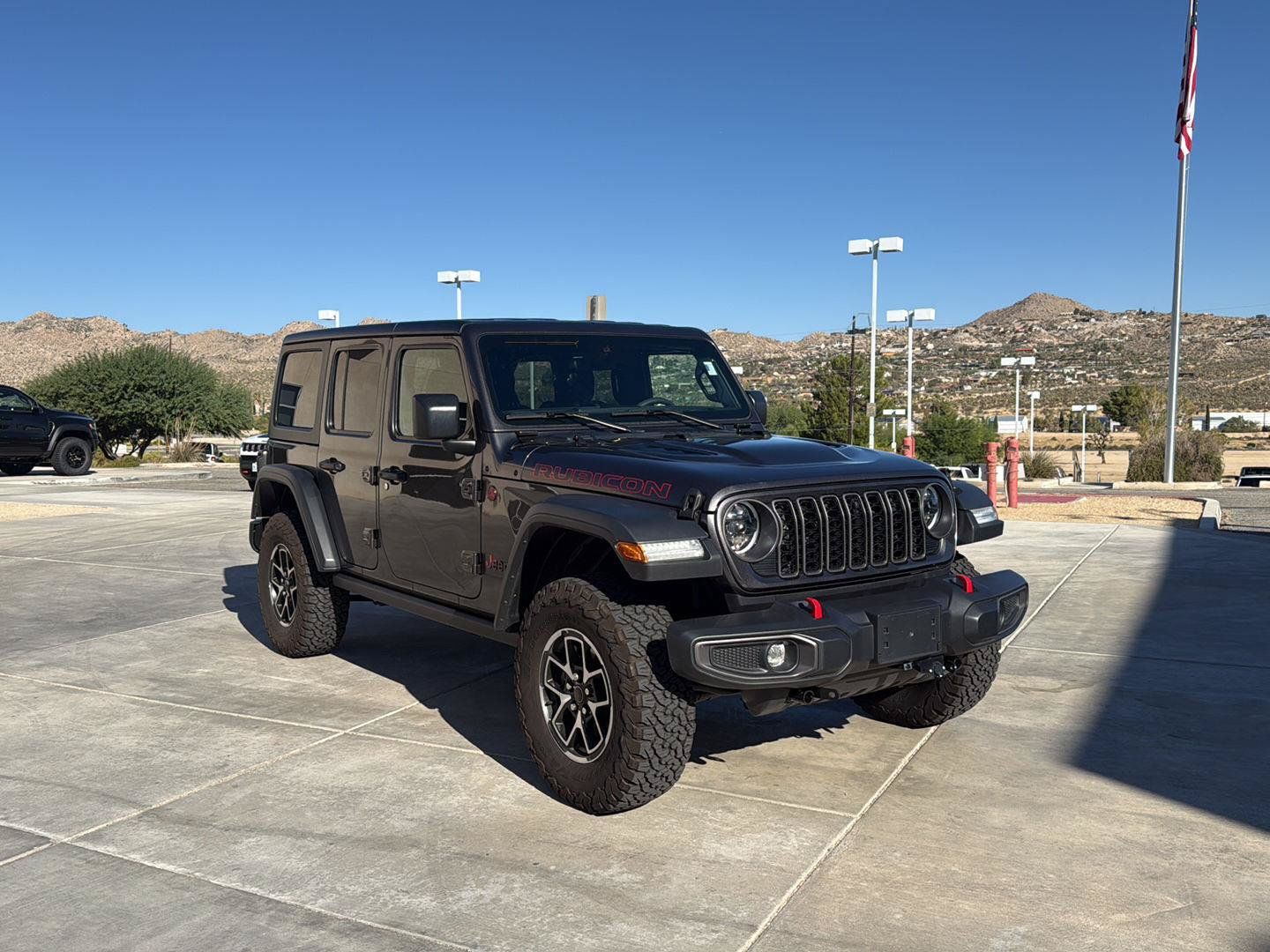 Used 2024 Jeep Wrangler Unlimited Rubicon w/ Technology Group AWD/4WD image 2