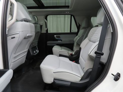 Used 2025 Ford Expedition Platinum w/ Platinum Ultimate Package image 10