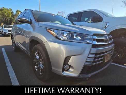 Used 2017 Toyota Highlander Limited image 3