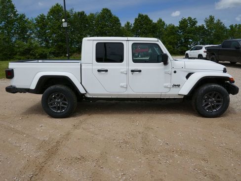 New 2026 Jeep Gladiator Sport AWD/4WD image 2