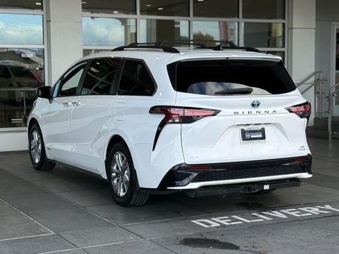Certified 2021 Toyota Sienna XSE image 11
