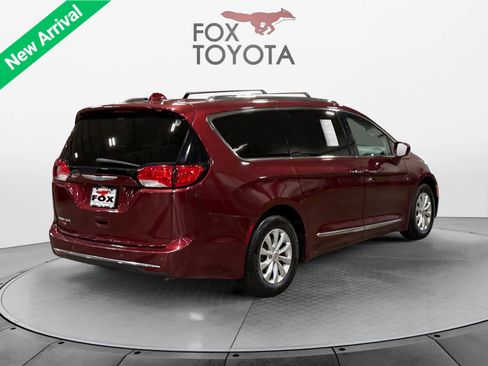 Used 2018 Chrysler Pacifica Touring-L FWD image 6