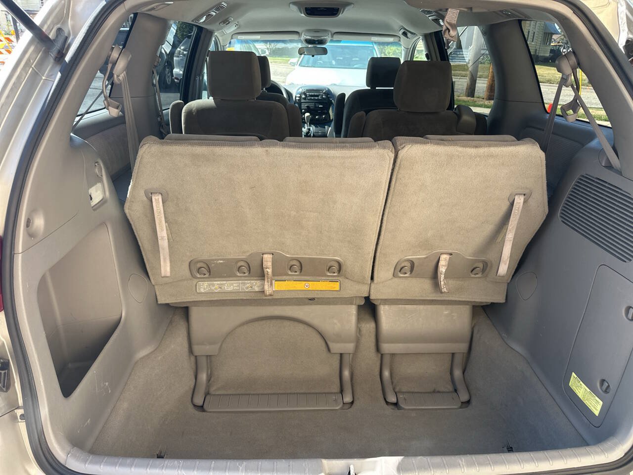 Used 2004 Toyota Sienna LE w/ LE Pkg 7 FWD image 8
