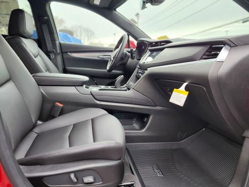 New 2026 Cadillac XT5 Luxury w/ LPO, Floor Liner Package image 9