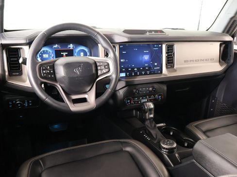 Used 2025 Ford Bronco Outer Banks AWD/4WD image 2
