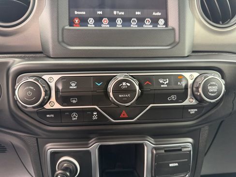 Used 2023 Jeep Wrangler Unlimited Sport AWD/4WD image 6